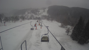 Snow park Paprsek - Lanovka - pohled dolů - 27.3.2023 v 13:55