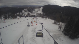 Snow park Paprsek - Lanovka - pohled dolů - 27.3.2023 v 14:55