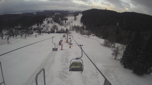 Snow park Paprsek - Lanovka - pohled dolů - 28.3.2023 v 07:05