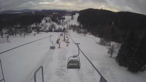 Snow park Paprsek - Lanovka - pohled dolů - 28.3.2023 v 07:10