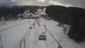 Snow park Paprsek - Lanovka - pohled dolů - 28.3.2023 v 07:15