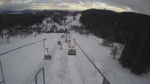 Snow park Paprsek - Lanovka - pohled dolů - 28.3.2023 v 07:20