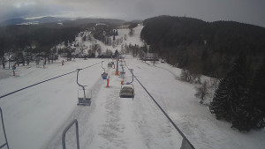 Snow park Paprsek - Lanovka - pohled dolů - 28.3.2023 v 07:30