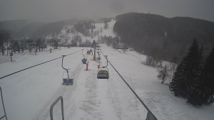 Snow park Paprsek - Lanovka - pohled dolů - 28.3.2023 v 07:35