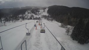Snow park Paprsek - Lanovka - pohled dolů - 28.3.2023 v 07:40