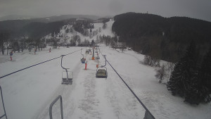 Snow park Paprsek - Lanovka - pohled dolů - 28.3.2023 v 07:45