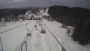 Snow park Paprsek - Lanovka - pohled dolů - 28.3.2023 v 07:50