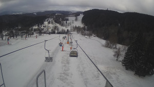 Snow park Paprsek - Lanovka - pohled dolů - 28.3.2023 v 08:05