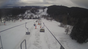 Snow park Paprsek - Lanovka - pohled dolů - 28.3.2023 v 08:10