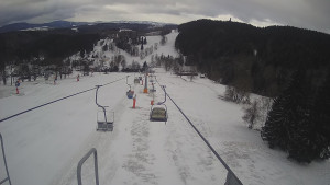 Snow park Paprsek - Lanovka - pohled dolů - 28.3.2023 v 08:20
