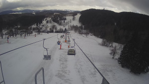 Snow park Paprsek - Lanovka - pohled dolů - 28.3.2023 v 08:25