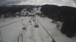 Snow park Paprsek - Lanovka - pohled dolů - 28.3.2023 v 08:35