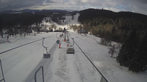 Snow park Paprsek - Lanovka - pohled dolů - 28.3.2023 v 08:40