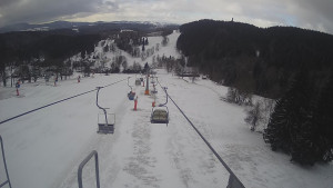 Snow park Paprsek - Lanovka - pohled dolů - 28.3.2023 v 08:45