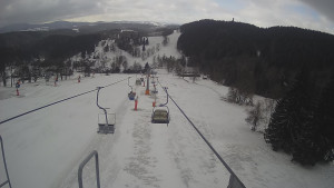 Snow park Paprsek - Lanovka - pohled dolů - 28.3.2023 v 08:50