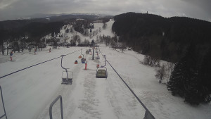 Snow park Paprsek - Lanovka - pohled dolů - 28.3.2023 v 09:15