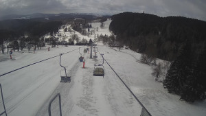 Snow park Paprsek - Lanovka - pohled dolů - 28.3.2023 v 09:30