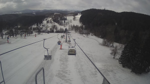 Snow park Paprsek - Lanovka - pohled dolů - 28.3.2023 v 09:35