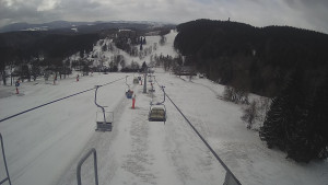 Snow park Paprsek - Lanovka - pohled dolů - 28.3.2023 v 09:45