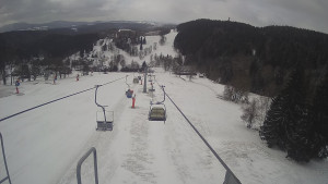 Snow park Paprsek - Lanovka - pohled dolů - 28.3.2023 v 09:50