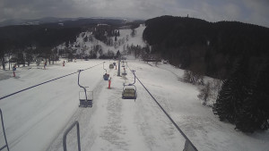 Snow park Paprsek - Lanovka - pohled dolů - 28.3.2023 v 10:00