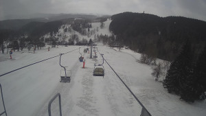 Snow park Paprsek - Lanovka - pohled dolů - 28.3.2023 v 10:10
