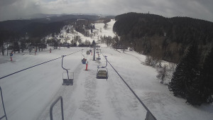 Snow park Paprsek - Lanovka - pohled dolů - 28.3.2023 v 10:20