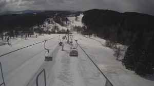 Snow park Paprsek - Lanovka - pohled dolů - 28.3.2023 v 10:30