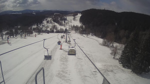 Snow park Paprsek - Lanovka - pohled dolů - 28.3.2023 v 10:40