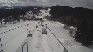 Snow park Paprsek - Lanovka - pohled dolů - 28.3.2023 v 10:45