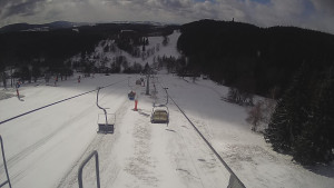 Snow park Paprsek - Lanovka - pohled dolů - 28.3.2023 v 11:00