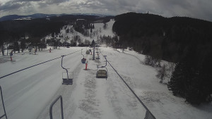 Snow park Paprsek - Lanovka - pohled dolů - 28.3.2023 v 11:05