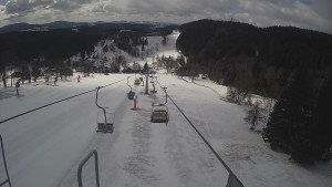Snow park Paprsek - Lanovka - pohled dolů - 28.3.2023 v 11:10