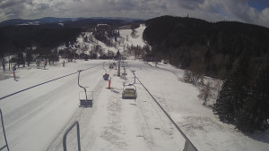 Snow park Paprsek - Lanovka - pohled dolů - 28.3.2023 v 11:15