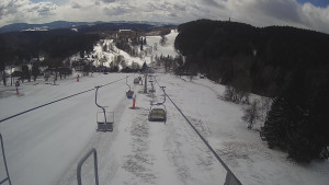 Snow park Paprsek - Lanovka - pohled dolů - 28.3.2023 v 11:20