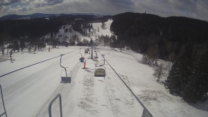Snow park Paprsek - Lanovka - pohled dolů - 28.3.2023 v 11:30