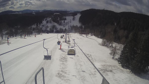 Snow park Paprsek - Lanovka - pohled dolů - 28.3.2023 v 11:35