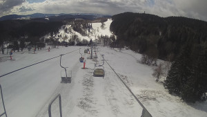 Snow park Paprsek - Lanovka - pohled dolů - 28.3.2023 v 11:40