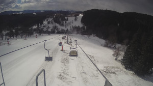 Snow park Paprsek - Lanovka - pohled dolů - 28.3.2023 v 11:45