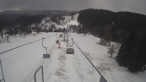 Snow park Paprsek - Lanovka - pohled dolů - 28.3.2023 v 11:55
