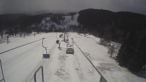 Snow park Paprsek - Lanovka - pohled dolů - 28.3.2023 v 12:05