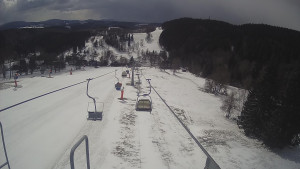 Snow park Paprsek - Lanovka - pohled dolů - 28.3.2023 v 12:15
