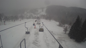 Snow park Paprsek - Lanovka - pohled dolů - 28.3.2023 v 12:30