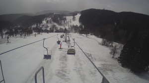 Snow park Paprsek - Lanovka - pohled dolů - 28.3.2023 v 12:35