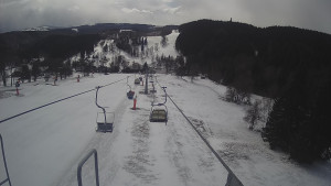 Snow park Paprsek - Lanovka - pohled dolů - 28.3.2023 v 12:40