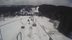 Snow park Paprsek - Lanovka - pohled dolů - 28.3.2023 v 12:45