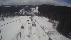 Snow park Paprsek - Lanovka - pohled dolů - 28.3.2023 v 12:50