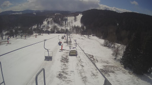 Snow park Paprsek - Lanovka - pohled dolů - 28.3.2023 v 13:00