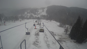 Snow park Paprsek - Lanovka - pohled dolů - 28.3.2023 v 13:15
