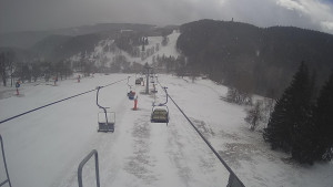 Snow park Paprsek - Lanovka - pohled dolů - 28.3.2023 v 13:20